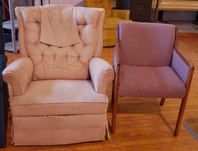 lot 5131 image: 2 Sturdy Chairs