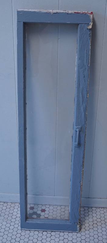 lot 5137 image: Vintage Wood Antique Window from the Church Re-purpose These Very Collectible