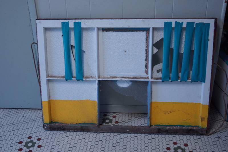 lot 5143 image: Vintage Wood Antique Window from the Church Re-purpose These Very Collectible