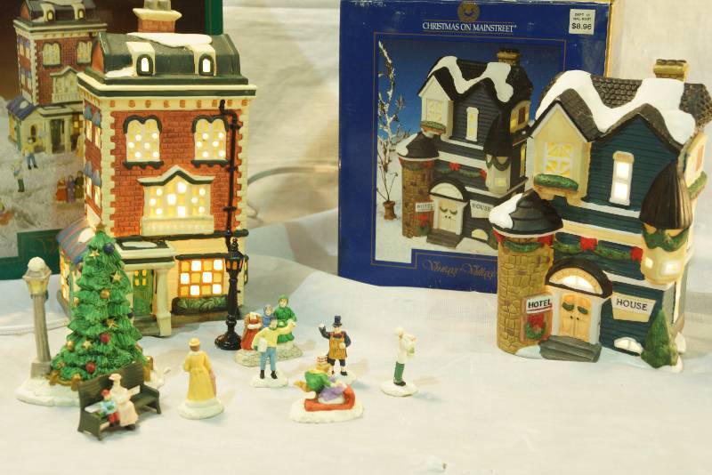 lot 5152A image: Lighted Christmas Village Limited Edition Collection - Works