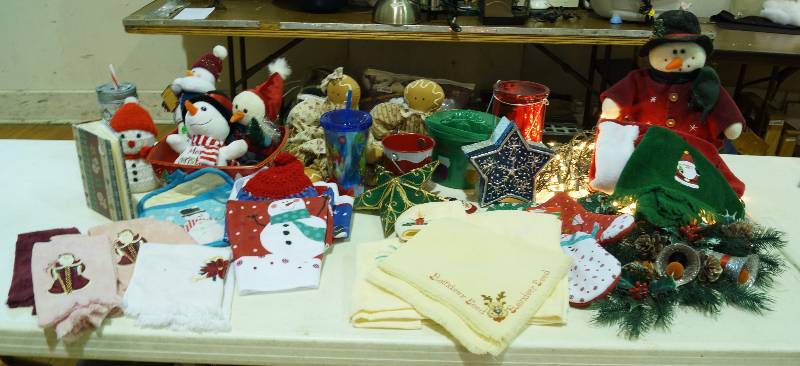 lot 5158 image: Big LOT of Winter  Christmas Items