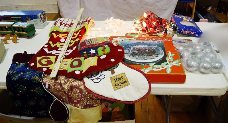 lot 5164 image: Table Top Full of Christmas Decor