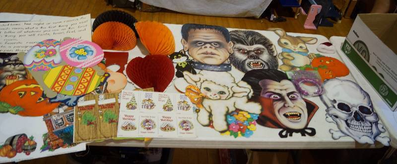 lot 5166 image: Creepy Lot of OLD Halloween Decorations - Really Cool Stuff