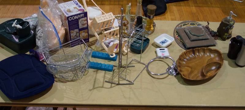 lot 5182 image: Table Top full of Housewares