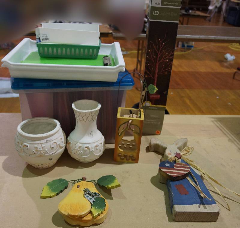 lot 5193 image: Lot of Home Decor