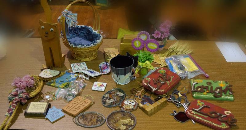 lot 5198 image: Everything on Tabletop