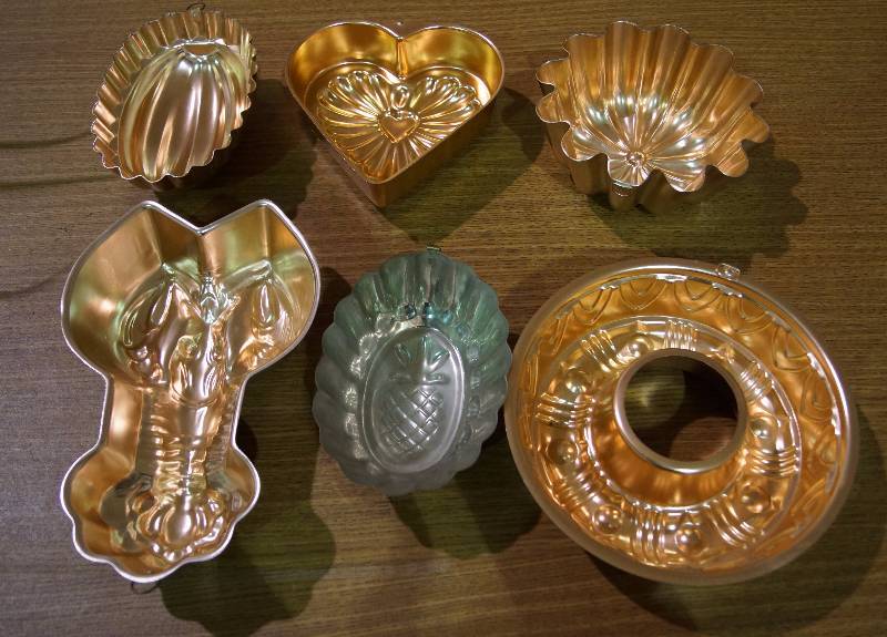 lot 5206 image: Unique Copper Colored Baking Pans