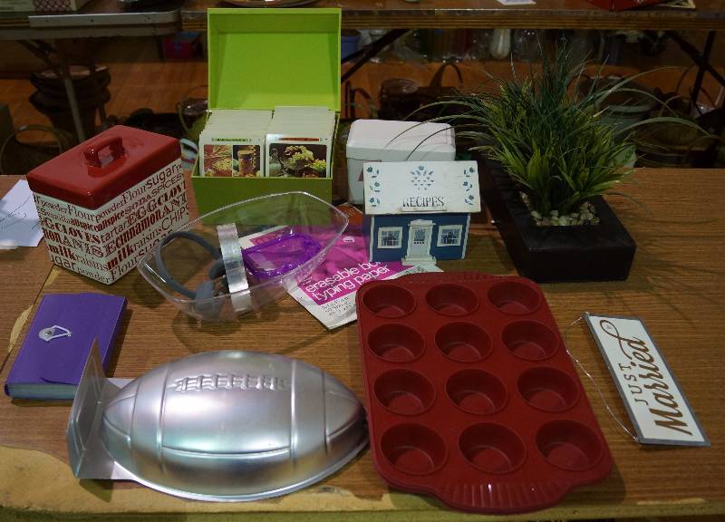 lot 5207 image: Misc Baking Items and More