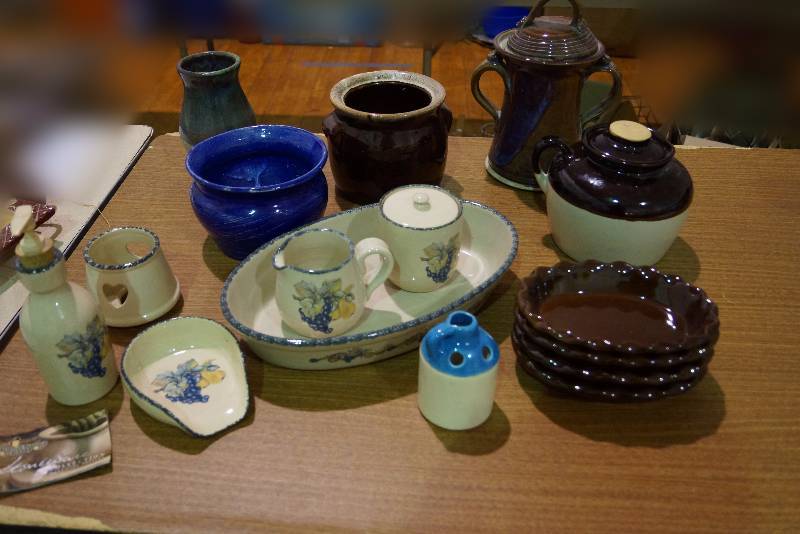 lot 5212 image: Pottery Style Items and More