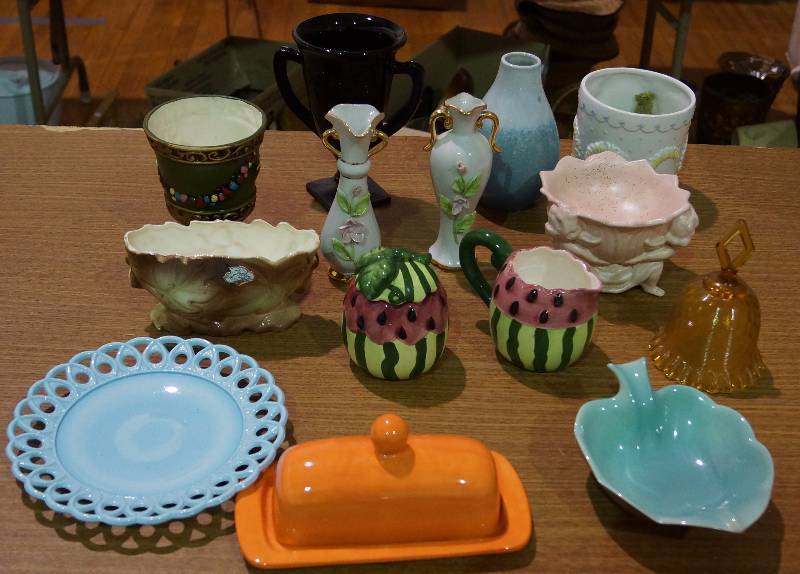 lot 5213 image: Collectible Glassware