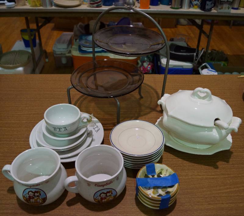 lot 5217 image: Campbells Soup Dishes and More