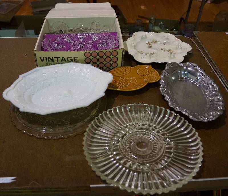 lot 5221 image: Nice Serving Platters