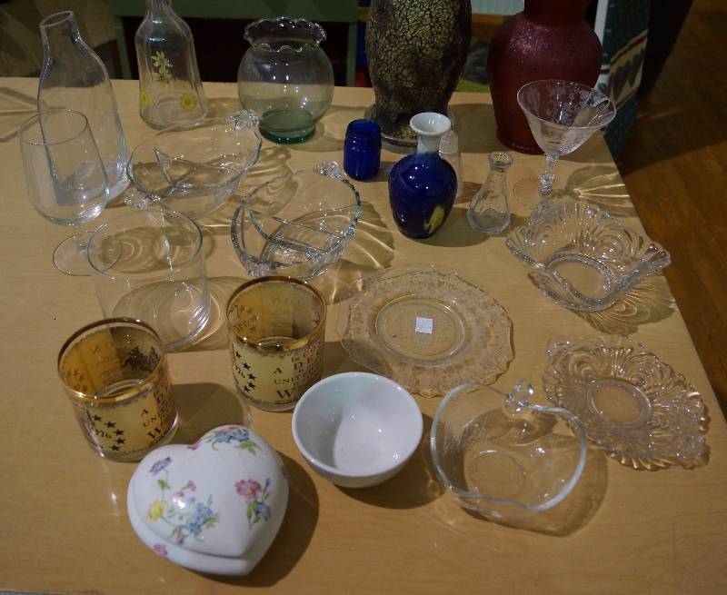 lot 5226 image: Lots of Cool Glass Stuff