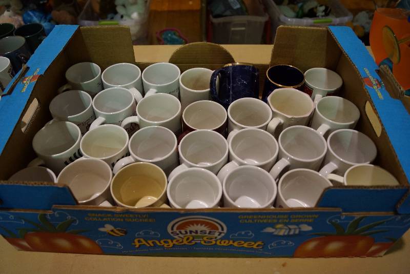 lot 5233 image: Have a Good Morning with This Collection of Coffee Cups