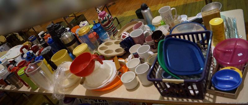 lot 5235 image: Huge Lot of Dishes
