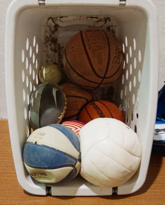 lot 5237 image: Basket of Balls