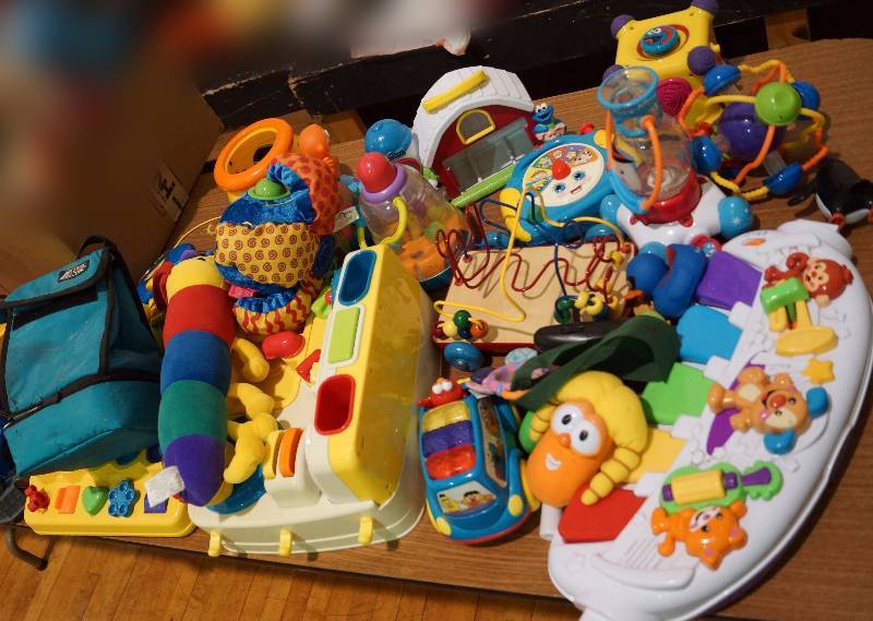 lot 5238 image: Lots & Lots of Toys