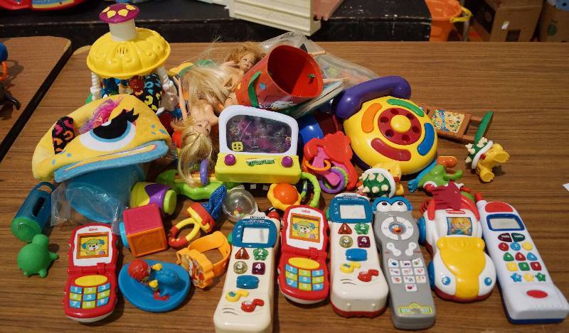 lot 5239 image: Electronic Toy Phones and More