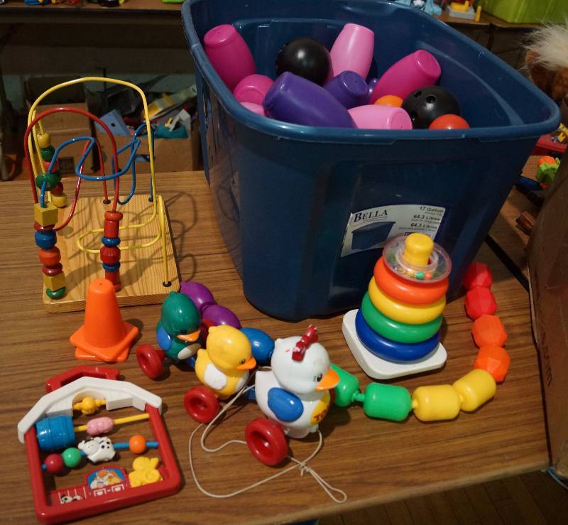 lot 5240 image: Pop it Beads - Bowling Game - and Other Educational Games