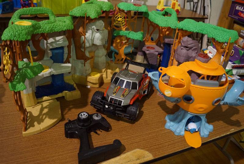 lot 5247 image: Remote Control Car and High End Folding Games