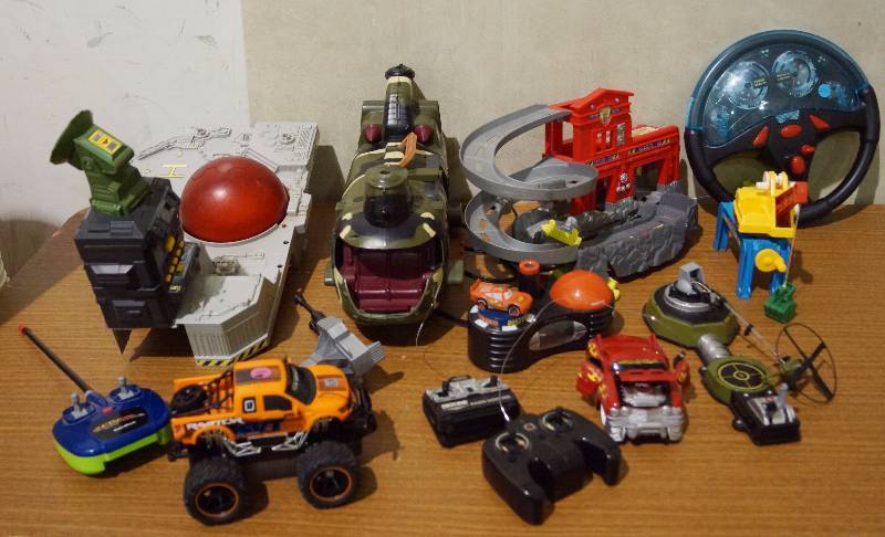 lot 5251 image: Remote Control RC Cars and Other Toys