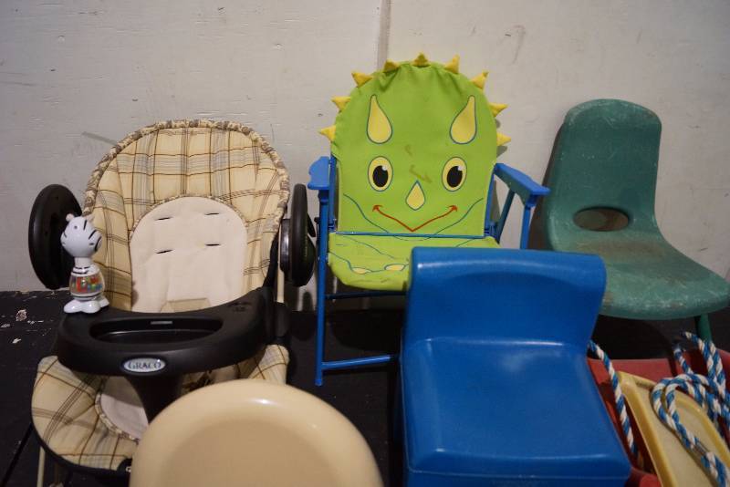 lot 5255 image: Assortment of Kids Chairs