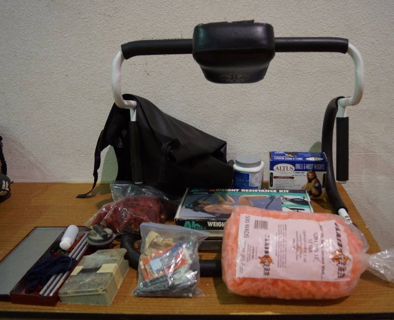 lot 5263 image: Ankle Weights - Ab Roller - Gun Cleaning Kit - Shotgun Reloading Supplies