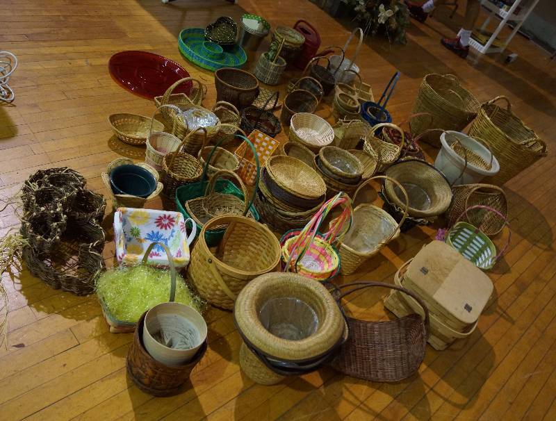 lot 5266 image: A Ton of Wicker Baskets