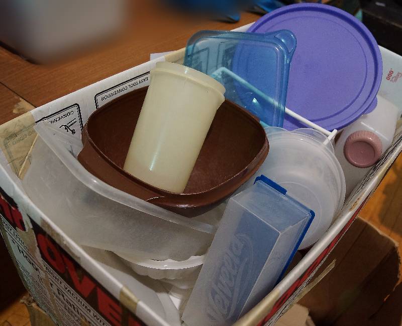 lot 5268 image: Plastic Tupperware Items