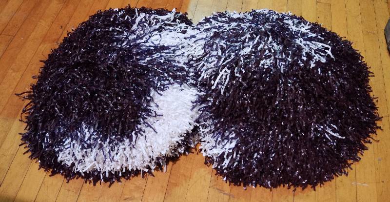 lot 5270 image: Professional Quality Pom - Poms