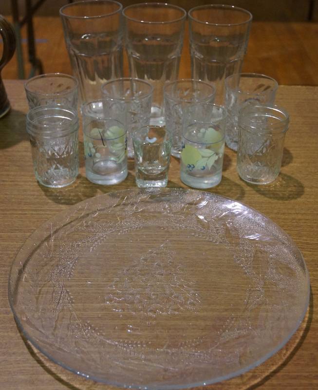 lot 5282 image: Glasses - Jelly Jars - Christmas Cookie Platter