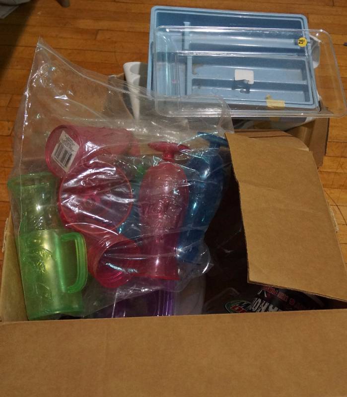 lot 5286 image: Really Cool Plastic Themed Cups and Trays