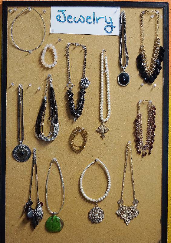 lot 2156 image: Lot #2 of Nice JEWELRY - Everything You See - One Bid Gets Them All