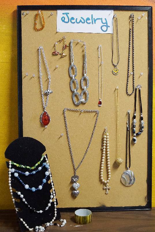 lot 2158 image: Lot #4 of Nice JEWELRY - Everything You See - One Bid Gets Them All