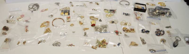lot 2159 image: Lot #5 of Nice JEWELRY - Everything You See - One Bid Gets Them All