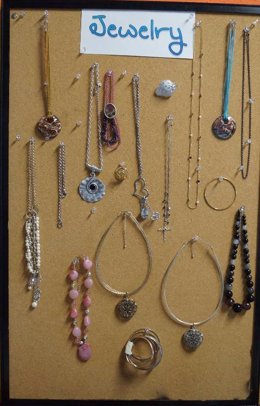 lot 2161 image: Lot #7 of Nice JEWELRY - Everything You See - One Bid Gets Them All