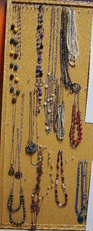 lot 2162 image: Lot #8 of Nice JEWELRY - Everything You See - One Bid Gets Them All