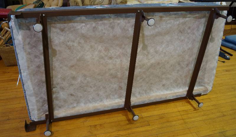lot 9243 image: Twin Bed Frame w Box Springs only