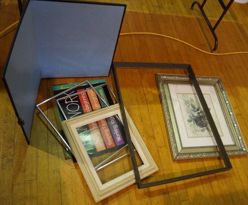 lot 9244 image: Lot of Misc Frames, etc. - Nice Frames that can be re-purposed - Large Frames See photos