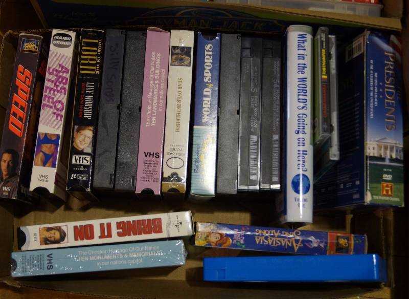 lot 2068 image: Lot of VHS Movies - DISNEY - Kids movies - action movies and more