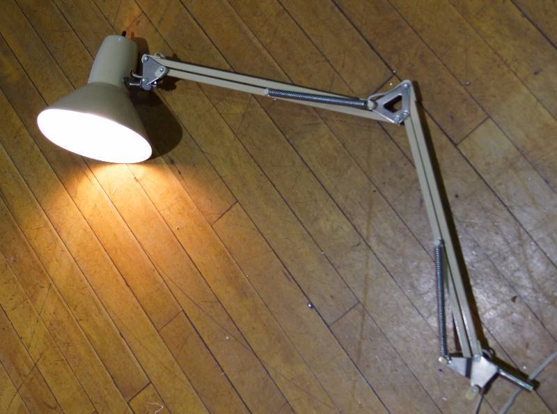 lot 2071 image: Adjustable Desk Lamp - WORKS GREAT - Missing stand - see photo