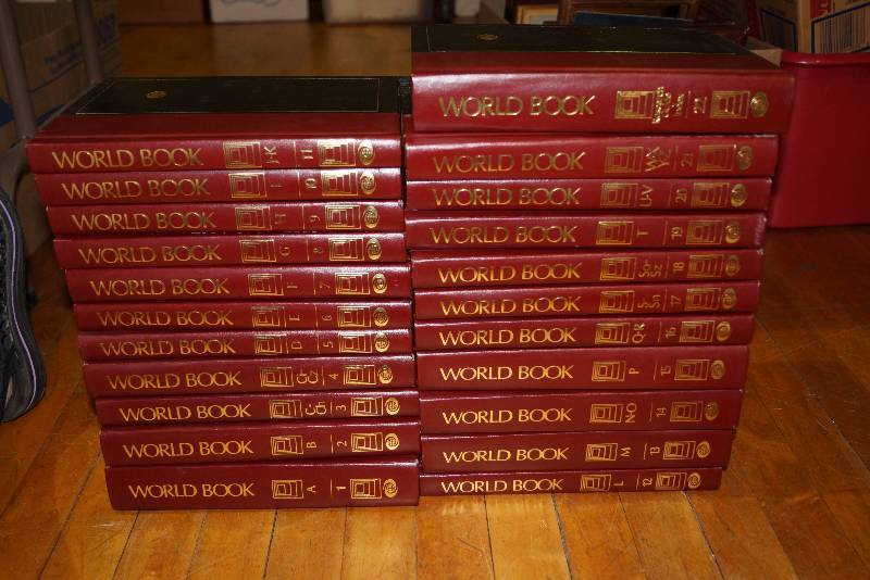lot 2078 image: Complete Set of WORLD BOOK Encyclopedias Reference Books - See photos - BOOKS ARE VERY NICE