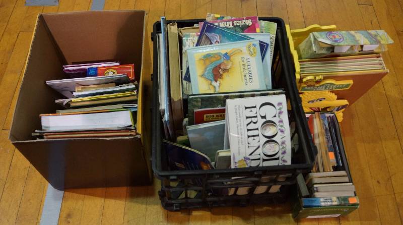 lot 2079 image: Various Books - Kids Books Sesame Street w Big Bird Book Holder - Lots to read here