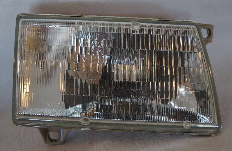 lot 1059 image: Replacement Lens 9004 HB1 - Right Side