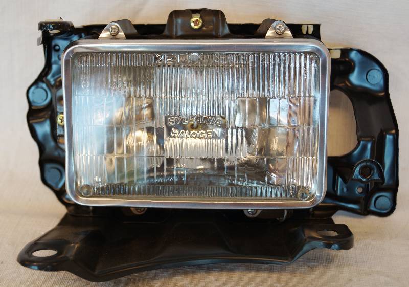 lot 1068 image: Sylvania Halogen Head Lamp Left - 1990-1994 Geo Metro - NEW