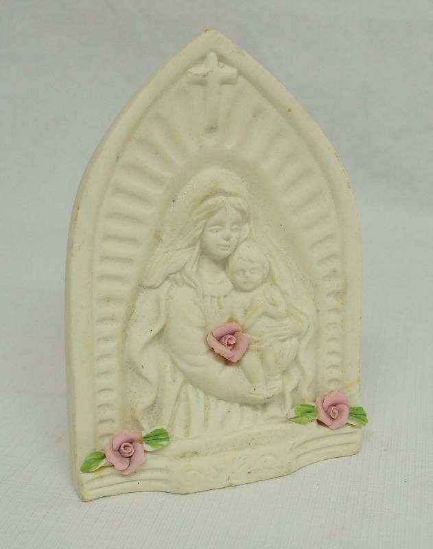 lot 2009 image: Ceramic Madonna and Child - Outer Shell for Lamp- (inside light pieces missing) This is very pretty & Set of 9 small ceramic white plates