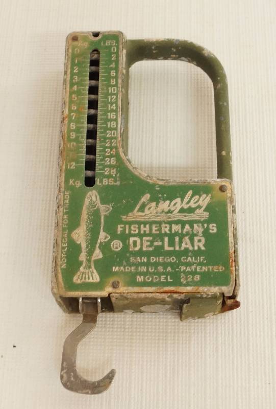 lot 9205 image: Vintage Langley Fishermans De-Liar - Fish Scale - M# M228