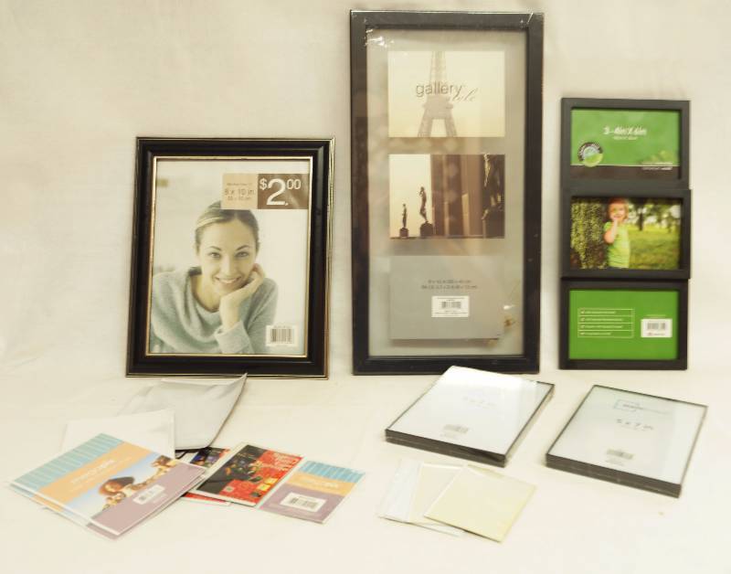 lot 5289 image: Lot of Picture Frames and Cool Magnetic Picture Frames