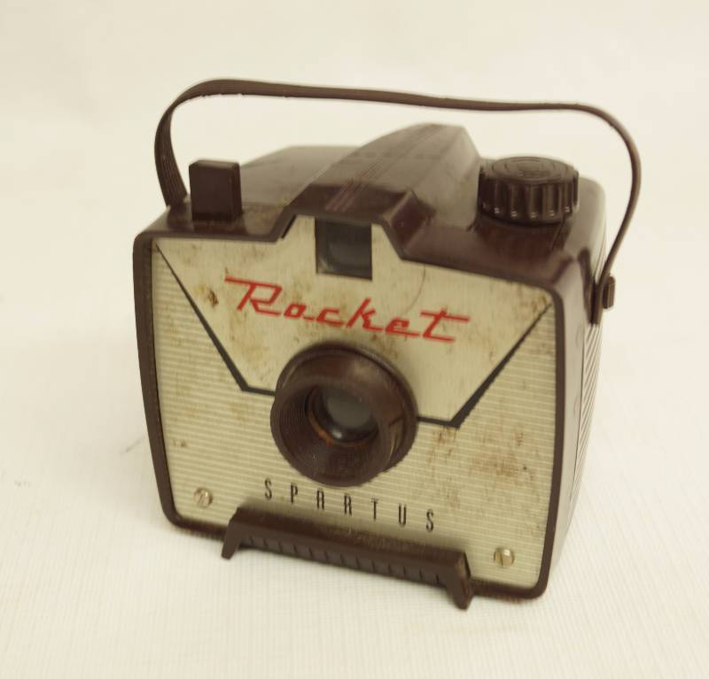lot 5292 image: Vintage Camera - Rocket - Spartus - Brown - Great Condition - Shutter Clicks AWESOME