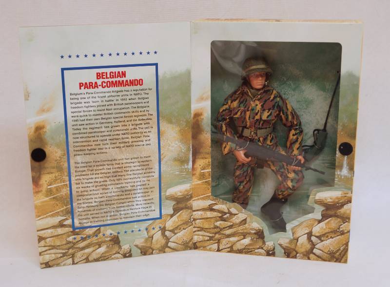 lot 9266 image: GI Joe - NEW IN BOX - BELGIAN PARA-COMMANDO - Fighter Pilot - Classic Collection